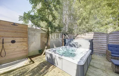 Exclusivité à Le Vésinet à vendre une belle maison familiale de 250 M² avec grand parc arboré à 3 minutes du parc des Ibis.