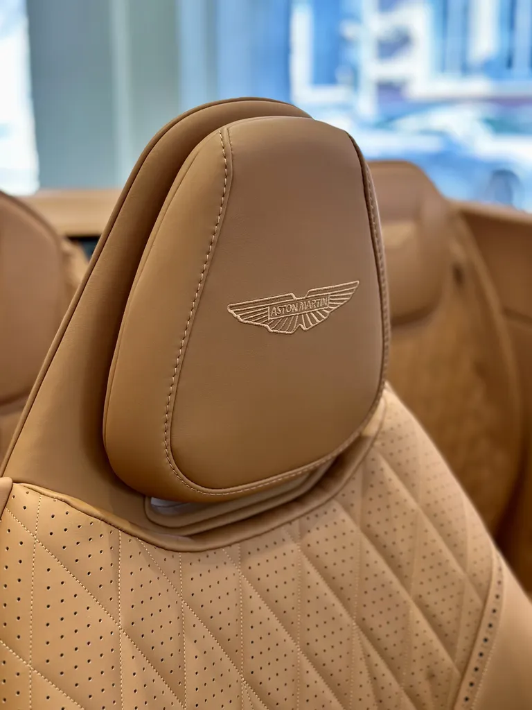 Traitement céramique sur Aston Martin DB12 Volante – EMB Detailing, votre expert automobile haut de gamme sur lyon proche de vienne