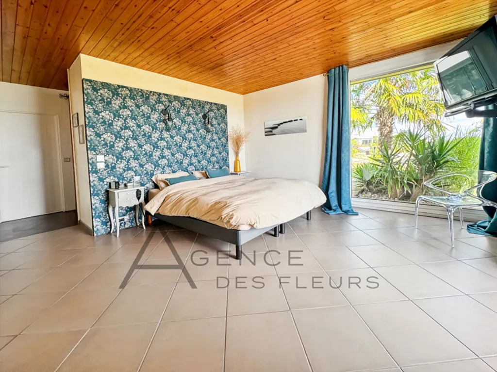 A vendre maison d'architecte de 198 m² habitables édifié sur un terrain de 6100 m² située à FRENEUSE 76410
