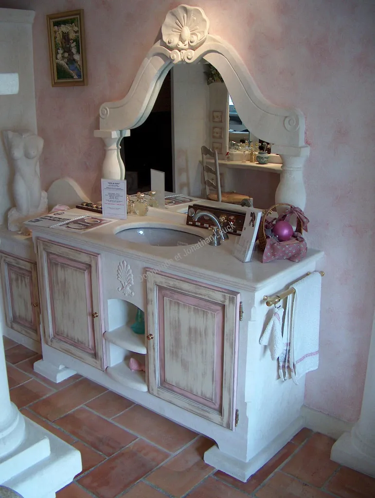 Meuble salle de bains en pierre d'Estaillades