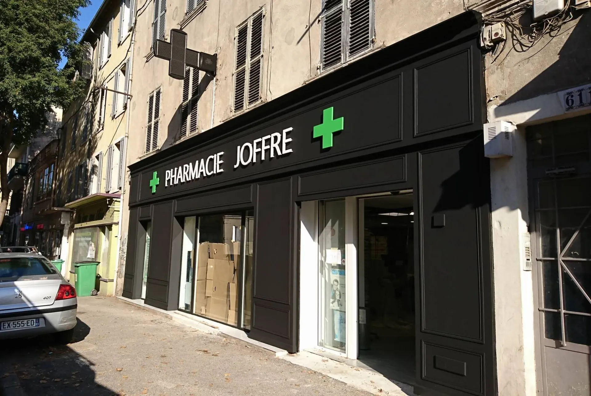 devanture bois magasin Fos sur mer