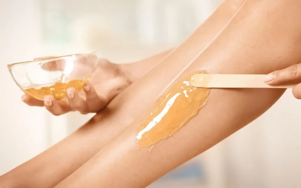 Epilation corps à la cire