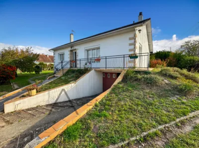 A acheter, pavillon de 1973 sur sous-sol de 104 m² sur un terrain de 910 m² situé à Saint-Pierre-les-Elbeuf 76320