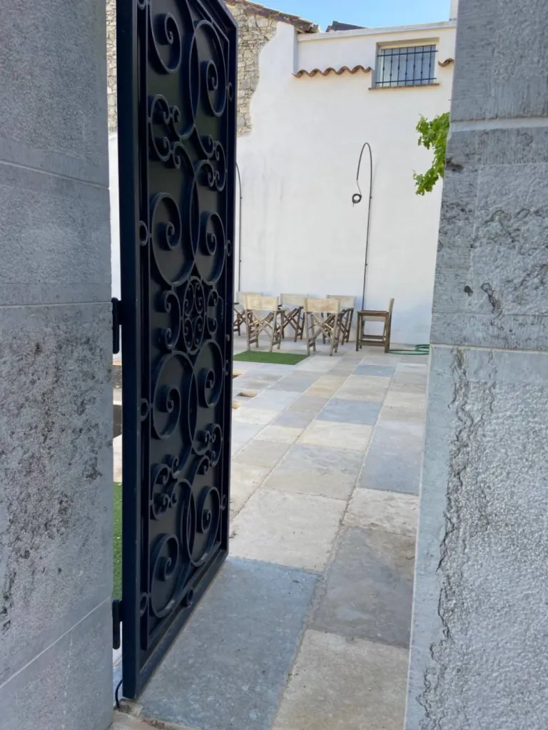 Dallage terrasse en pierre naturelle du Périgord 