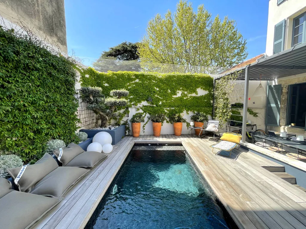 Sublime maison bourgeoise 1830 entièrement rénovée avec piscine à Carpentras   