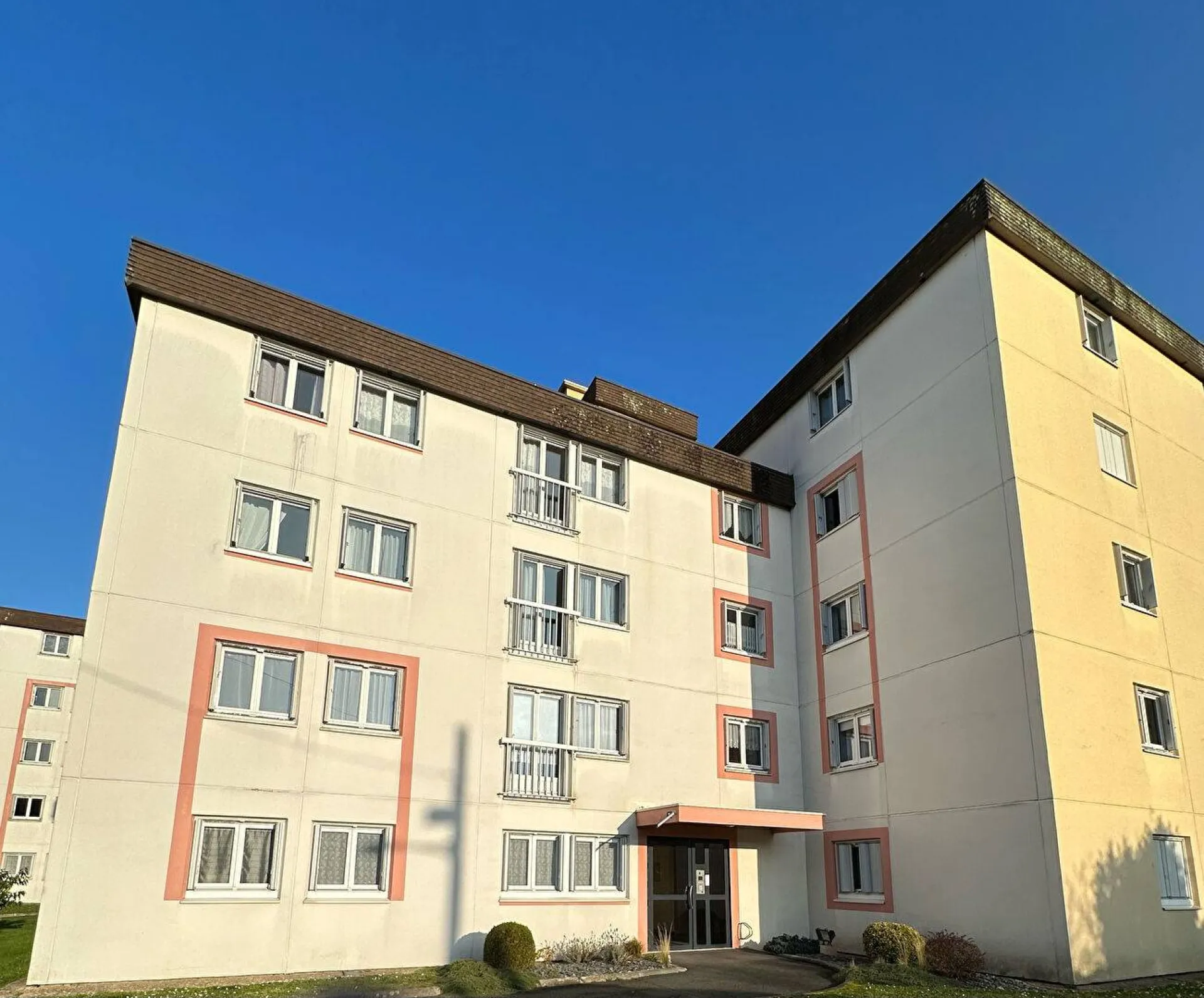 A vendre appartement T3 avec ascenseur  de 76 m² au 2eme étage sur la commune de ELBEUF 76500