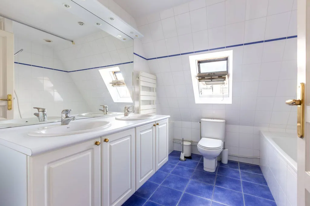 A vendre 85 m2 en dernier étage avec vue dégagée et traversant / Bd Pereire Paris 75017