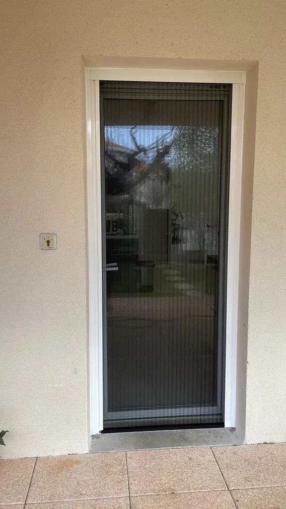 Mise en place de Moustiquaires Cosywee Plisséa sur Ventabren