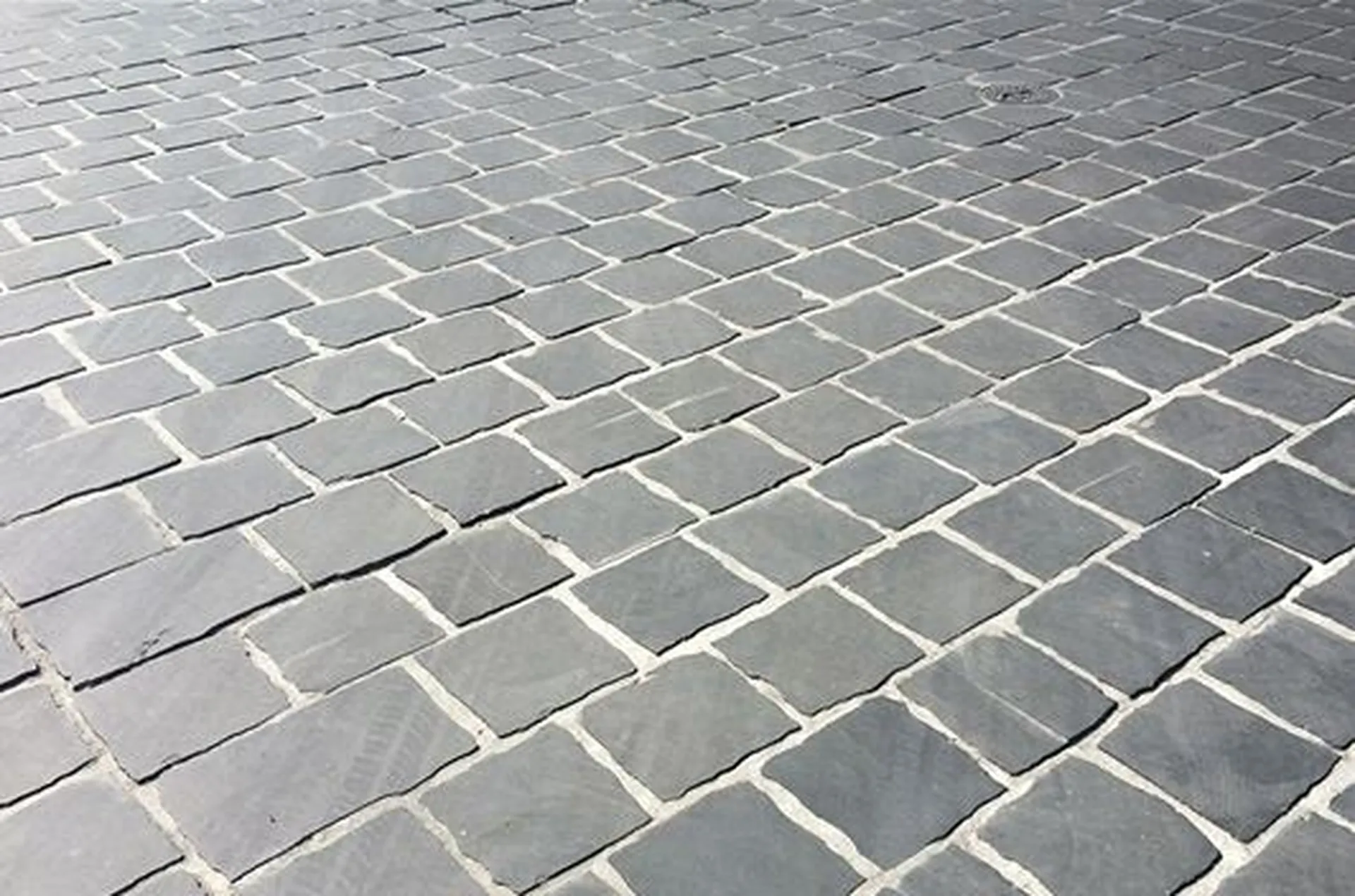 pavé noir nice cannes 