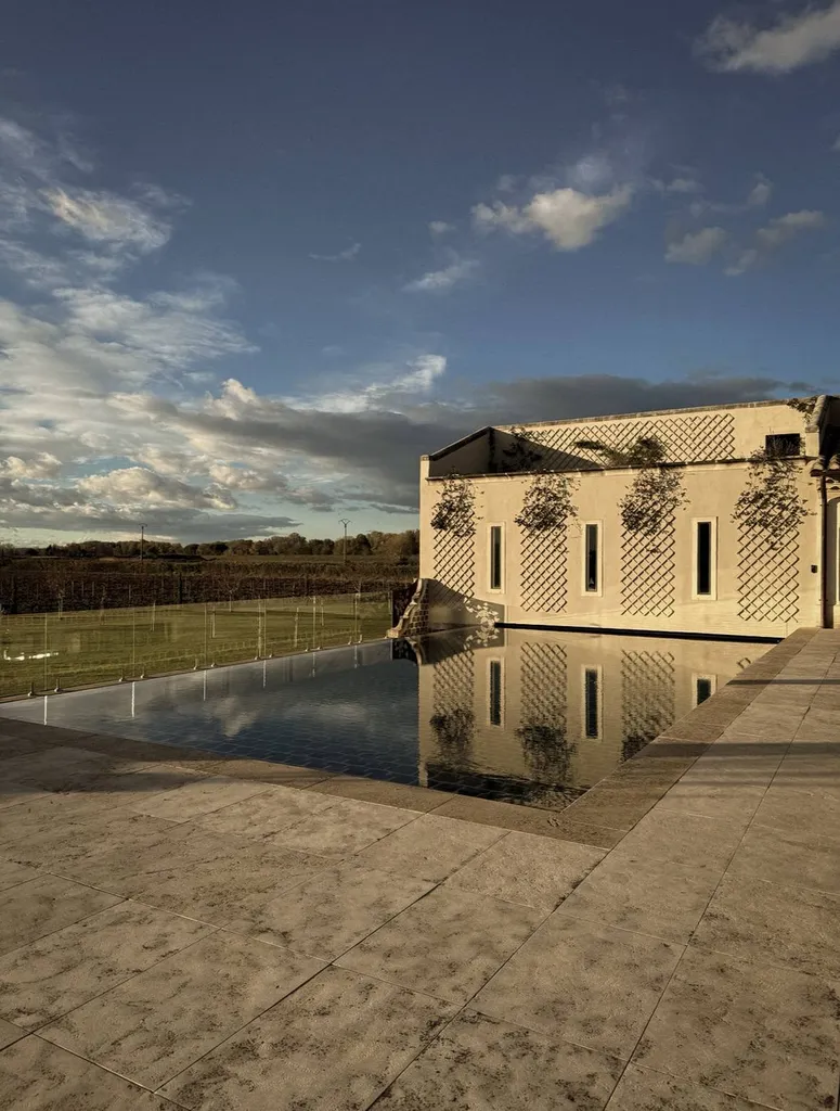 Encadrements et margelles en Pierre et Granit au Mas de Rey à Arles