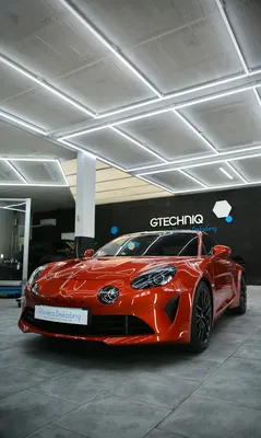 Pose de film protecteur PPF effet carbone pour le toit de votre Alpine A110 Par Riviera Detailing à Antibes