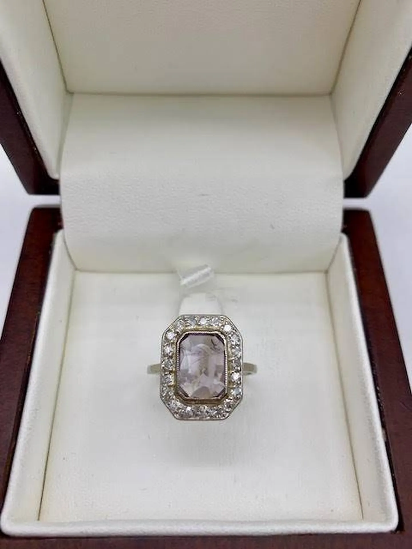 Éclat Vintage: La Bague en Platine et Améthyste Rutilée chez Or Ligne à La Teste en Gironde