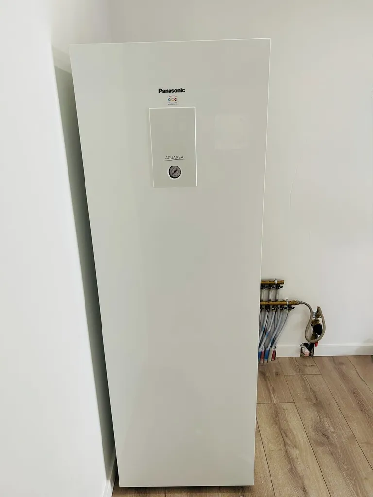 Installation d'une pompe à chaleur air/eau All-in-One pour plancher chauffant dans une maison à Villefranche-sur-Saône dans le Beaujolais
