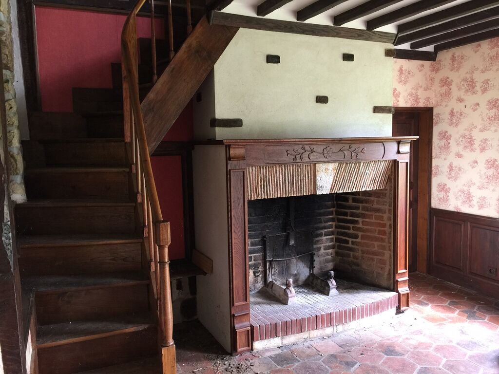 MAISON AVEC CHEMINEE PRES DE PONT-L'EVEQUE A VENDRE