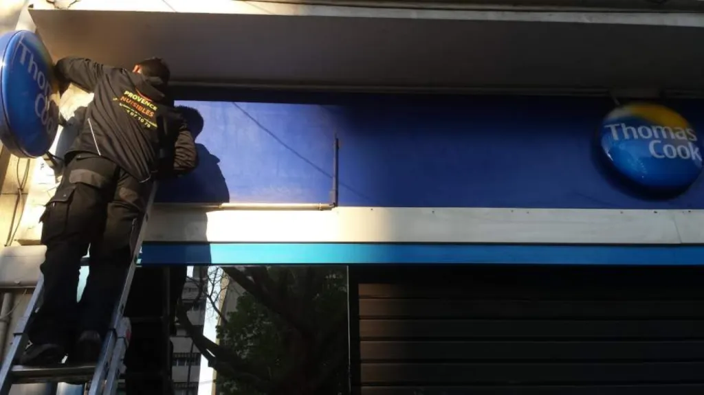 système anti pigeon sur enseignes de magasin à Marseille 13001