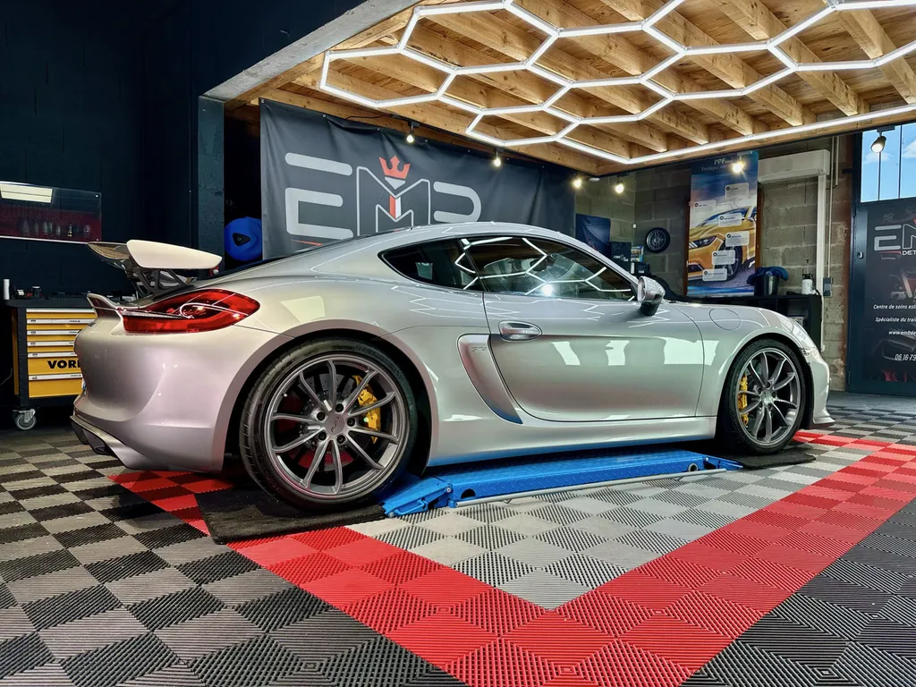 Protection carrosserie sur Limonest spécialiste porsche GT4