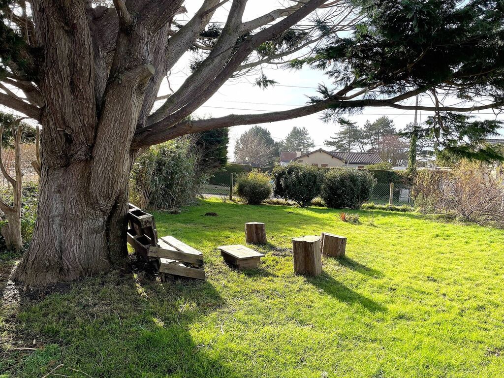 à l'ombre de mon arbre