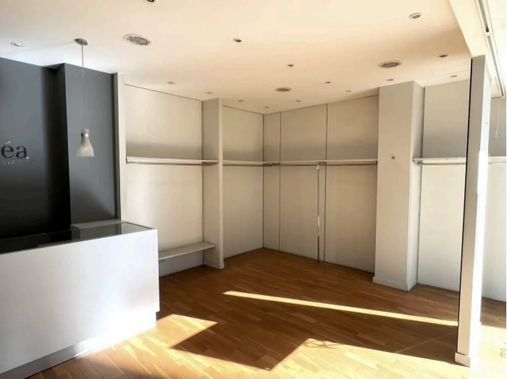 Location - Boutique 58 m², Boucicaut, Avenue Félix Faure 75015 PARIS