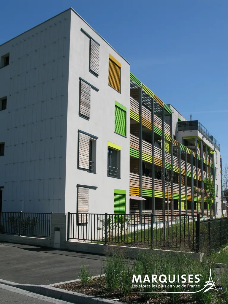 Brise-soleil orientable : maîtrisez la chaleur et la lumière sur vos fenêtres et baies vitrées toute l'année à Ajaccio