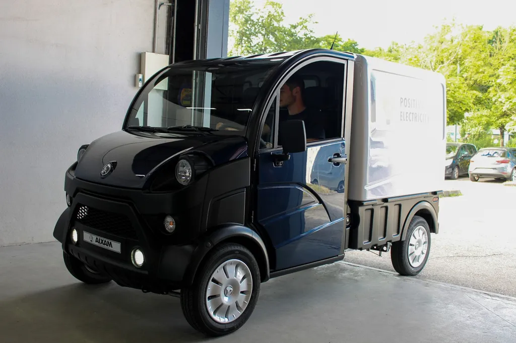 Louer un utilitaire sans permis AIXAM dans l'Ain avec option de livraison à domicile dès 490€ TTC