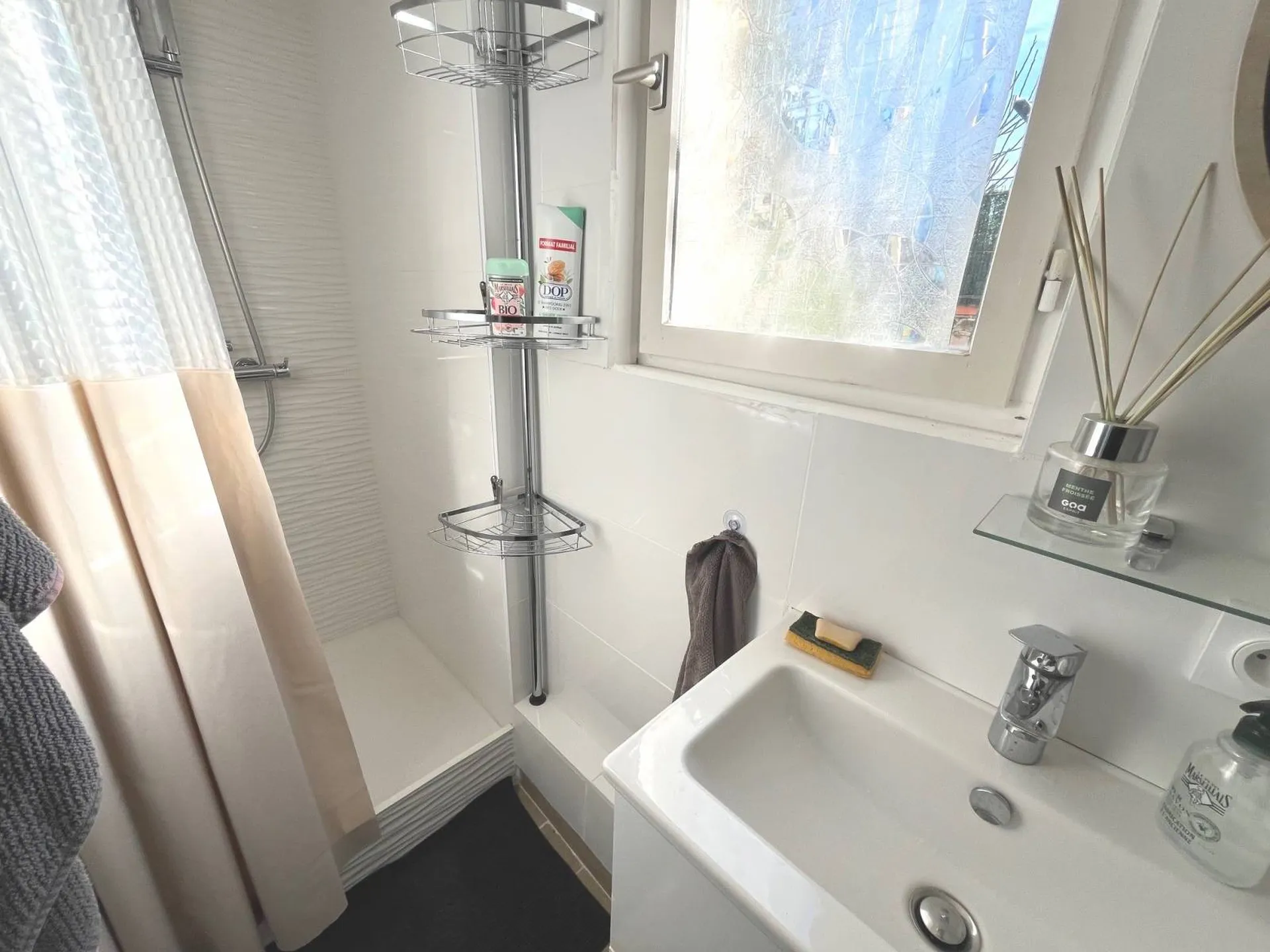 A VENDRE MAISON La Ciotat comprenant 3 logements terrain paysager avec piscine et cuisine d'été