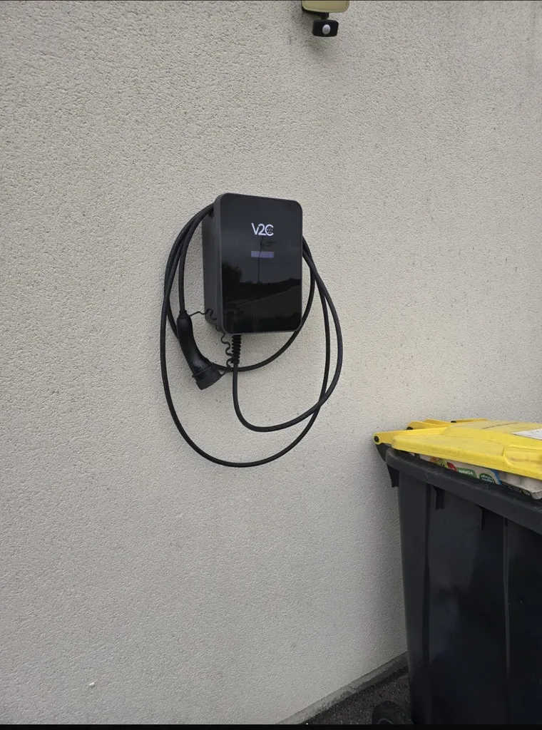 À Bordeaux 33000 et sur toute la Gironde, installation haut de gamme de borne de recharge avec finitions invisibles pour une transition énergétique vers le véhicule électrique.