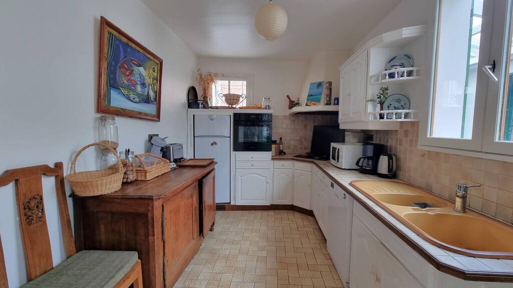 A vendre belle maison de ville et de caractère, 4 chambres, située au coeur de la cité médiévale de Saint-Valéry-sur Somme 80230