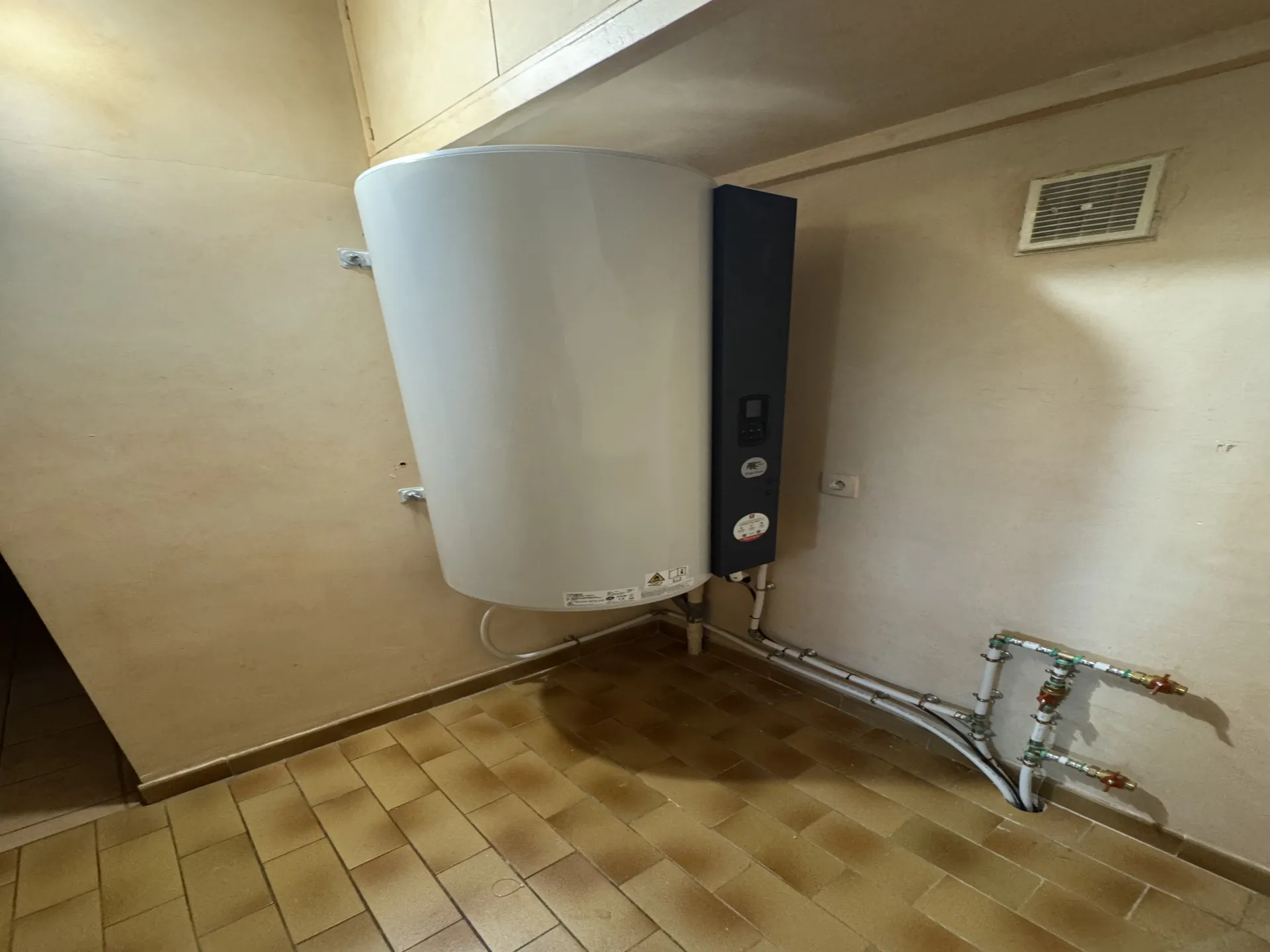 Installer un chauffe-eau thermodynamique à Marseille – Performance, économies et expertise Barbero Climatisation