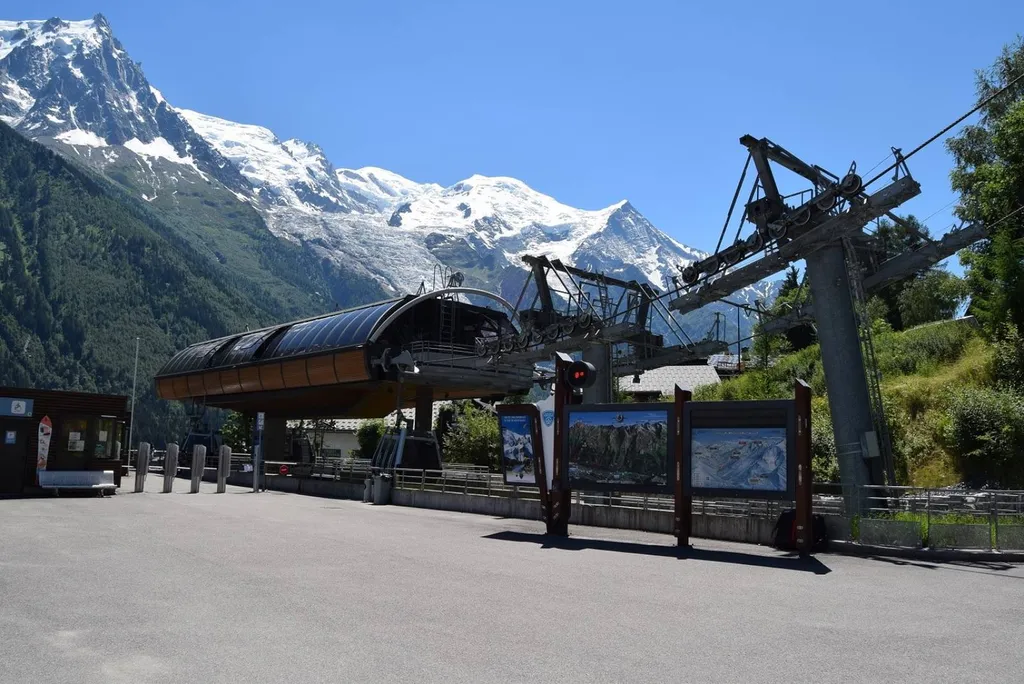 Réservez votre VTC avec véhicule 7 places haut de gamme pour vous rendre dans vos stations de ski préférée