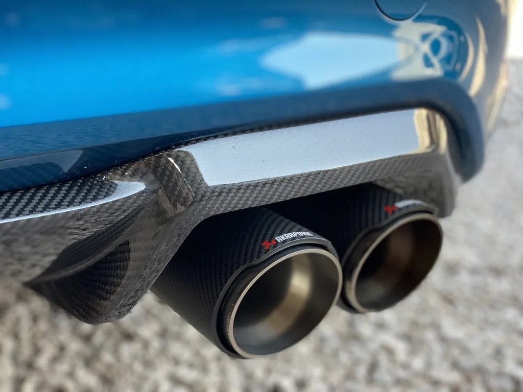 Personnalisation pour cette BMW M2 prêt de véhicule et franchise offerte proche d’Aubagne et de Marseille et on
