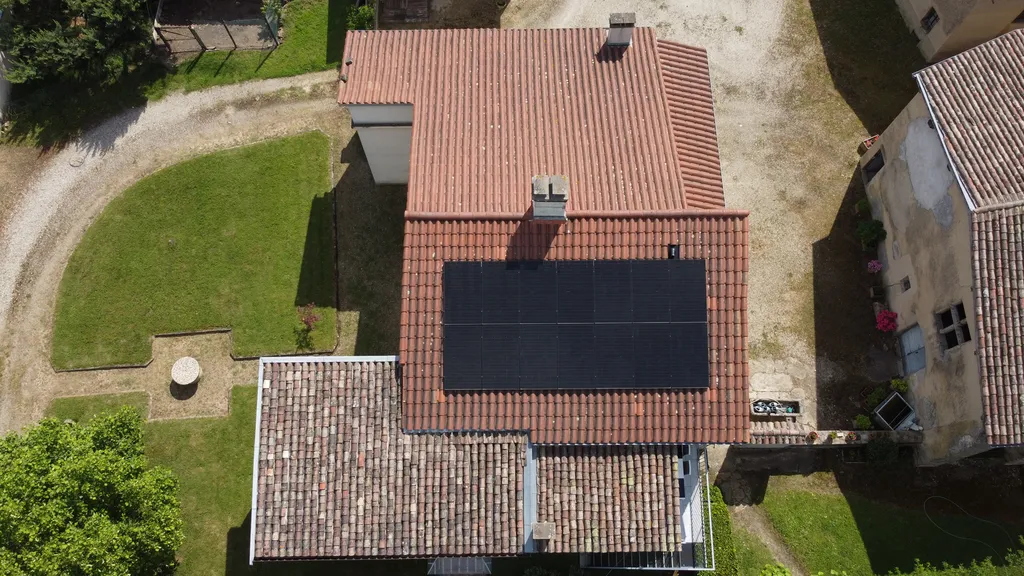 IN'NOVI, votre installateur solaire de confiance à Craponne et dans l'Ouest Lyonnais pour la pose de panneaux photovoltaïques pour particuliers et professionnels