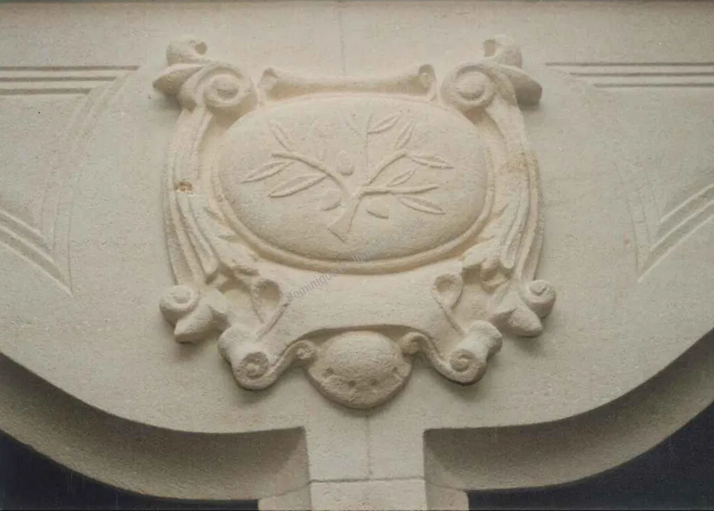 Sculptures et bas-reliefs en pierre