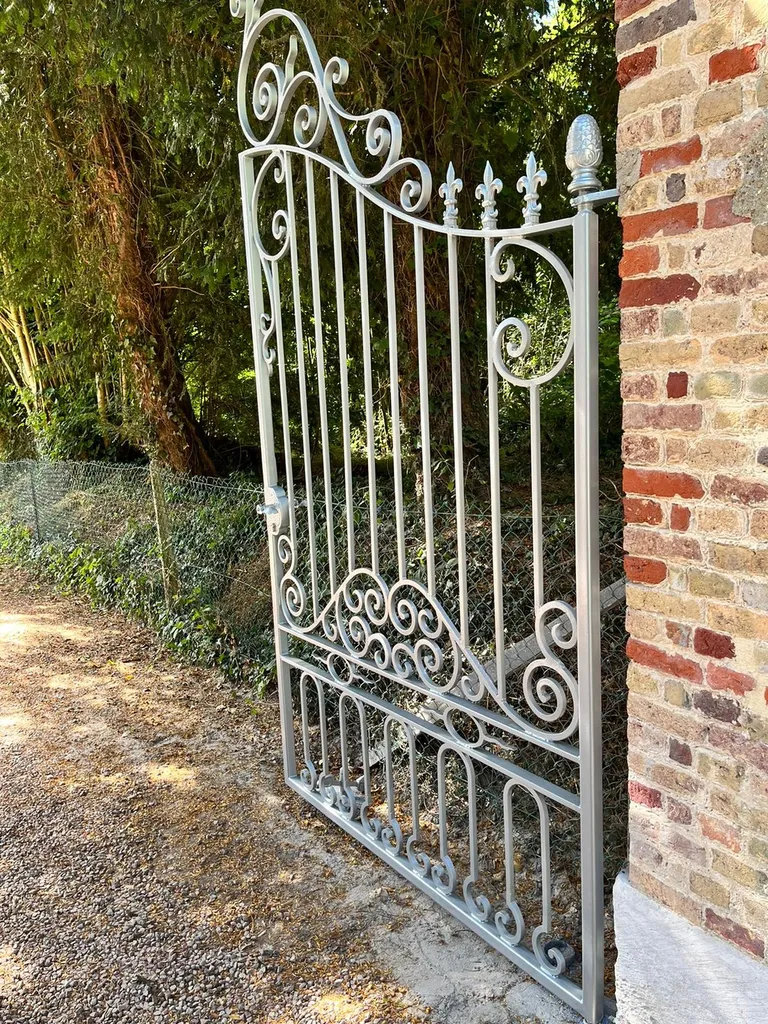 Peinture antirouille sur portail après un aérogommage autour de ROUEN