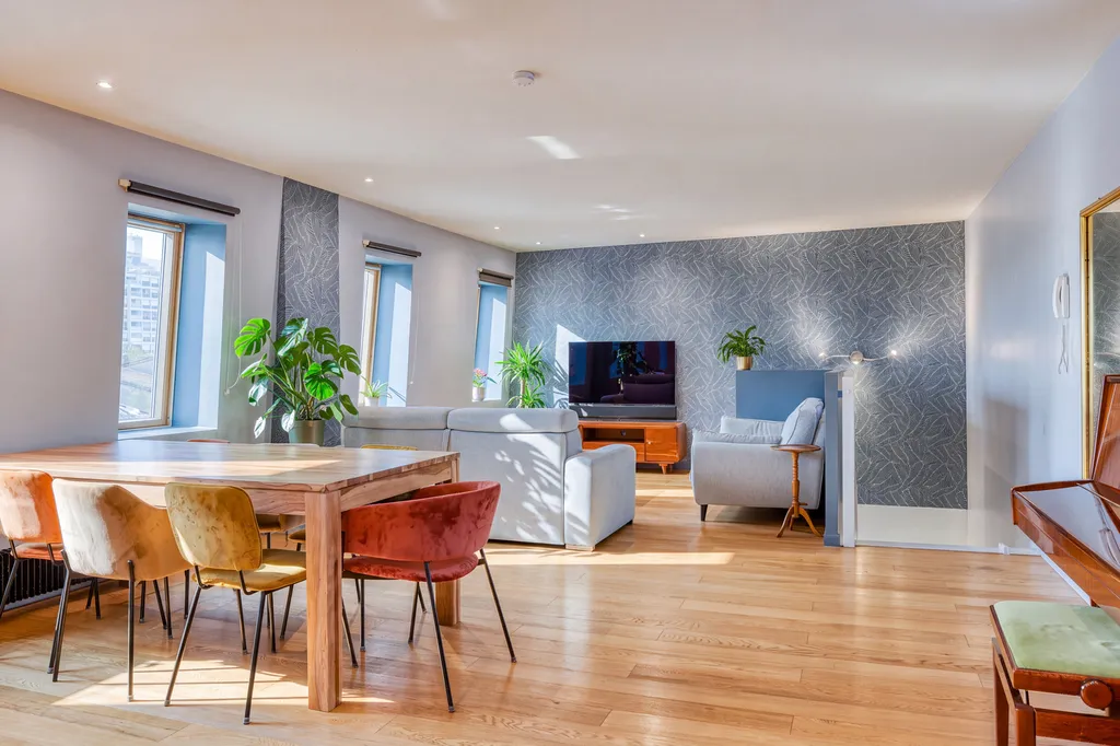 À vendre belle maison à BORDEAUX quartier SAINT-SEURIN vaste séjour lumineux de 53 m2 2 chambres petite copropriété grand sous-sol