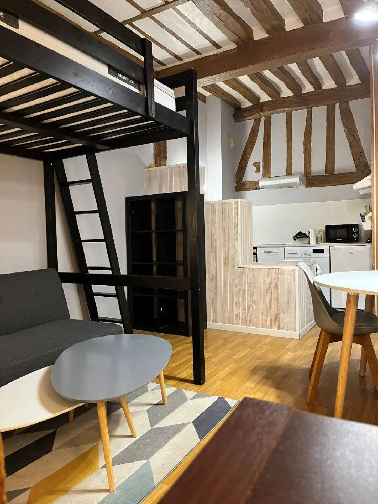 Situé au 101 rue Malpalu à Rouen