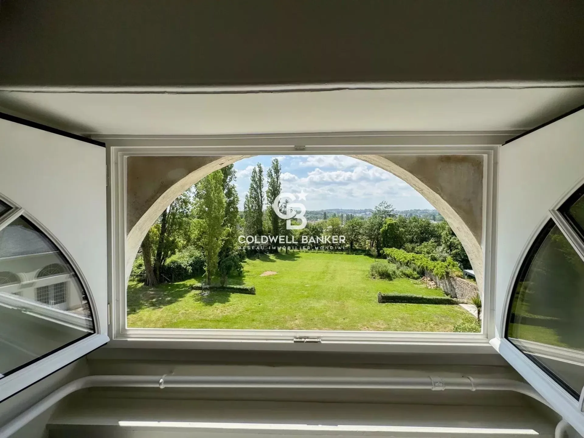 manoir à vendre en sarthe proche du mans très lumineux