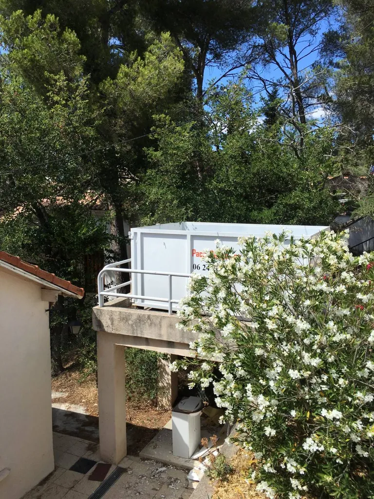 Benne à louer pour vider sa maison sur Marseille et ses environs dans le 13
