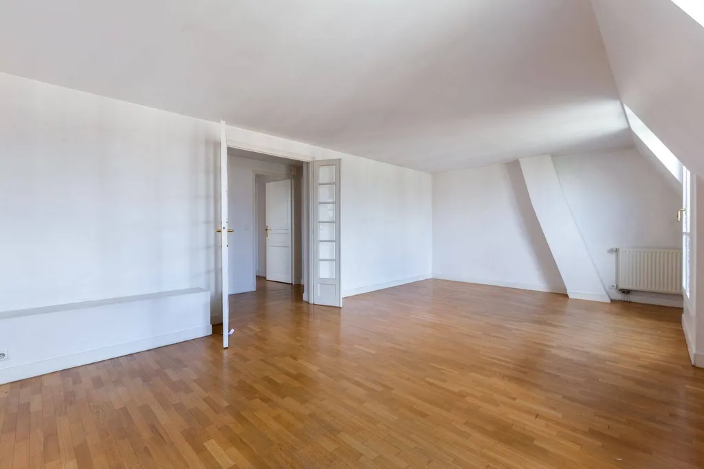 A vendre 85 m2 en dernier étage avec vue dégagée et traversant / Bd Pereire Paris 75017