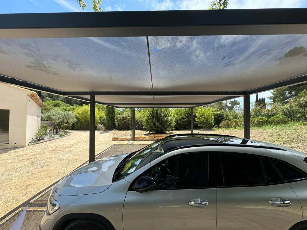 carport sur mesure avec bâches tendues à Eguilles