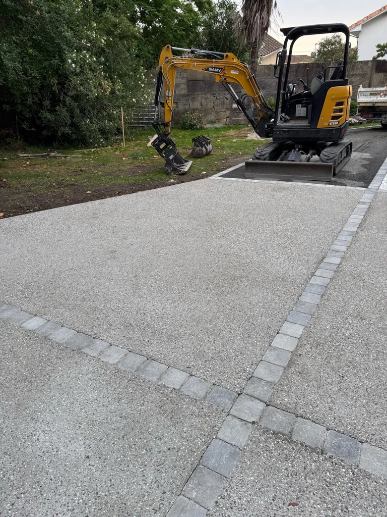 Création d'un parking avec aire de retournement en béton désactivé sur Bègles proche de Bordeaux 