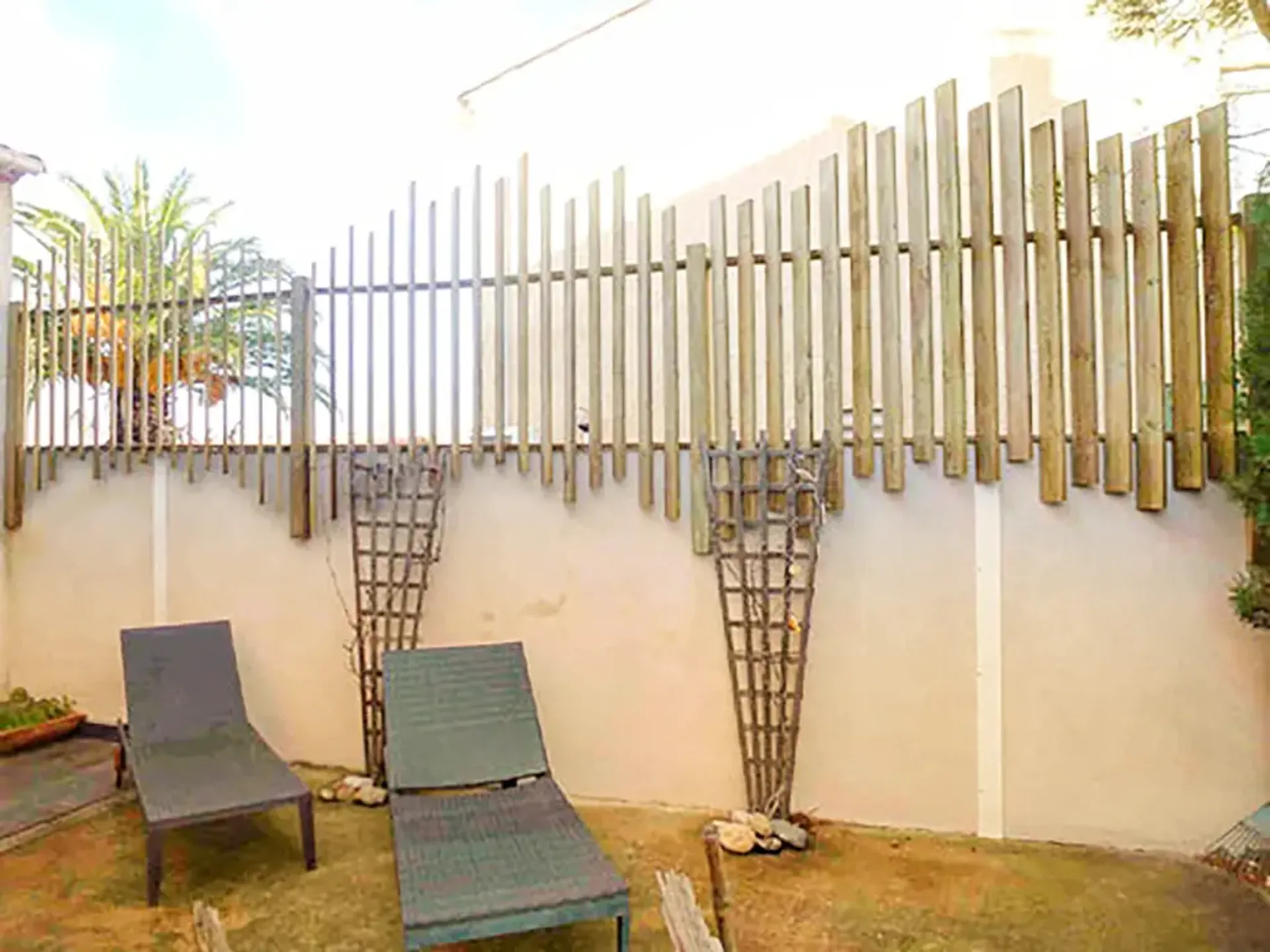 Création d’un brise-vue sur mesure pour intimité et sérénité à Marseillan