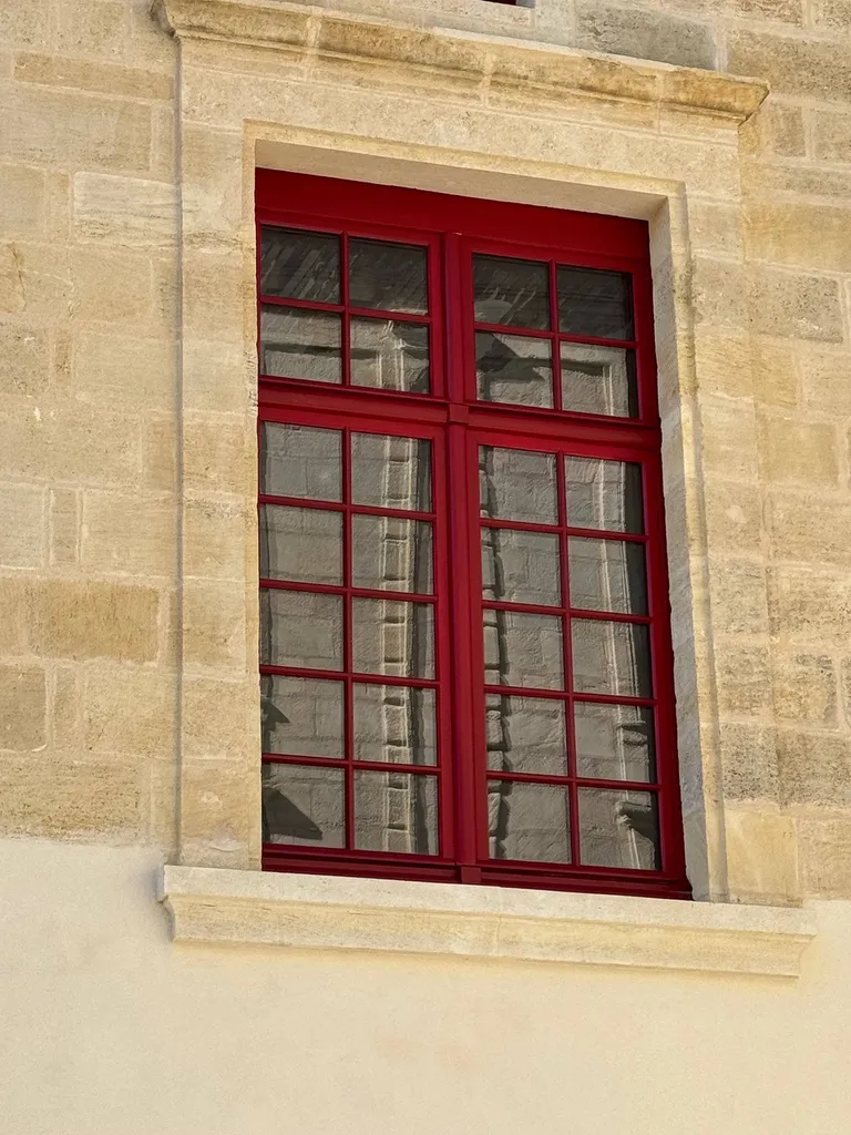 Vue extérieure Fenêtre traditionnelle Bâtiment classé Libourne