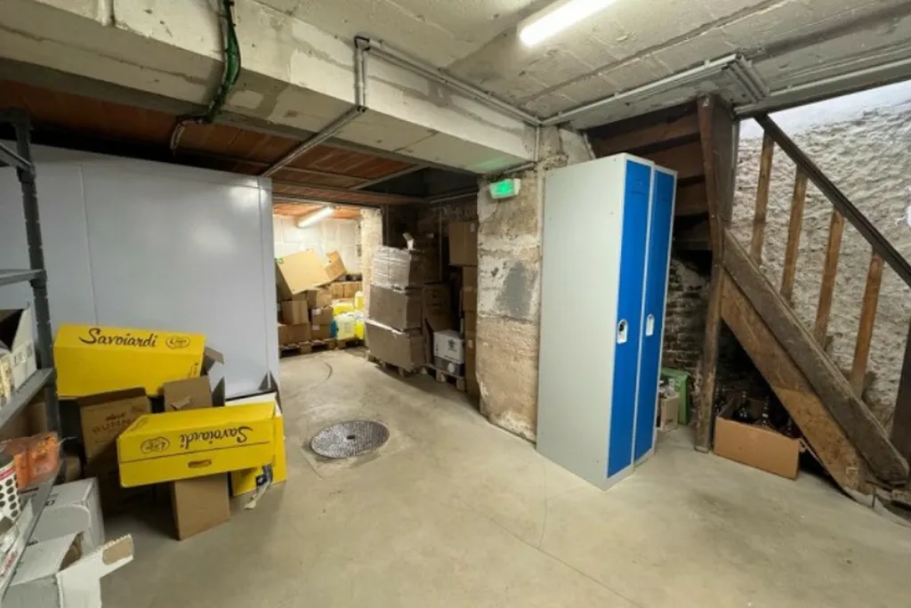 Location - Boutique 139 m², Batignolles, Boulevard des Batignolles 75017 PARIS