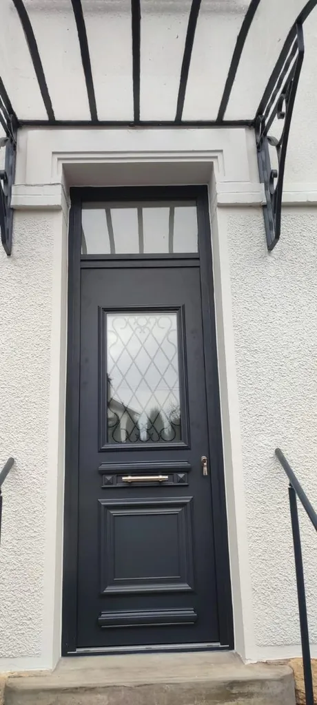 Porte d'entrée en aluminium avec imposte fixe à Dijon