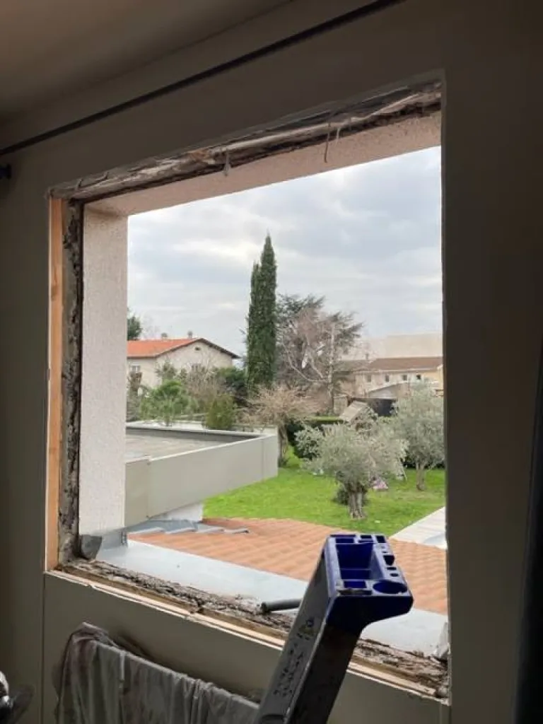 Pose de fenêtre en alu avec isolation extérieure à Lyon
