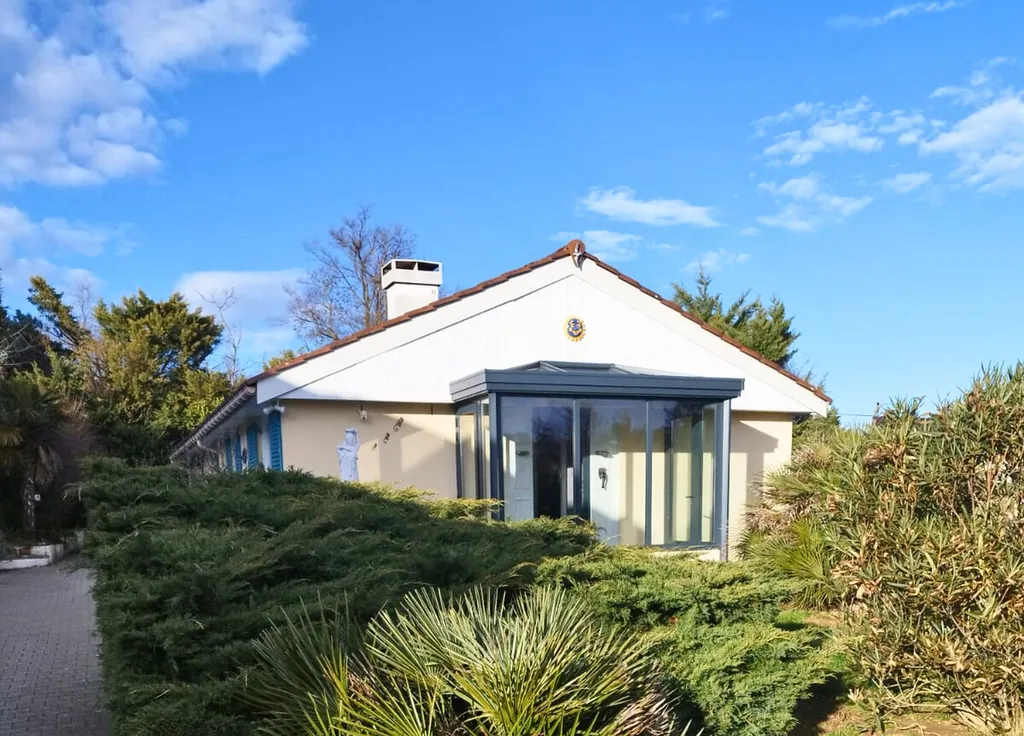 Fabrication et pose d'un sas d'entrée extérieur type véranda par 3 Baies pour une maison à Valence dans le 26