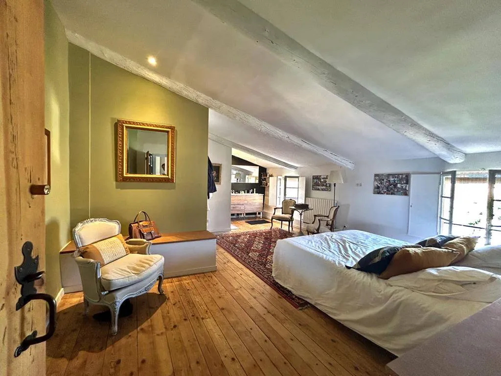 Maison de ville au cœur du centre historique, garage, terrasse, vue Mont Ventoux   