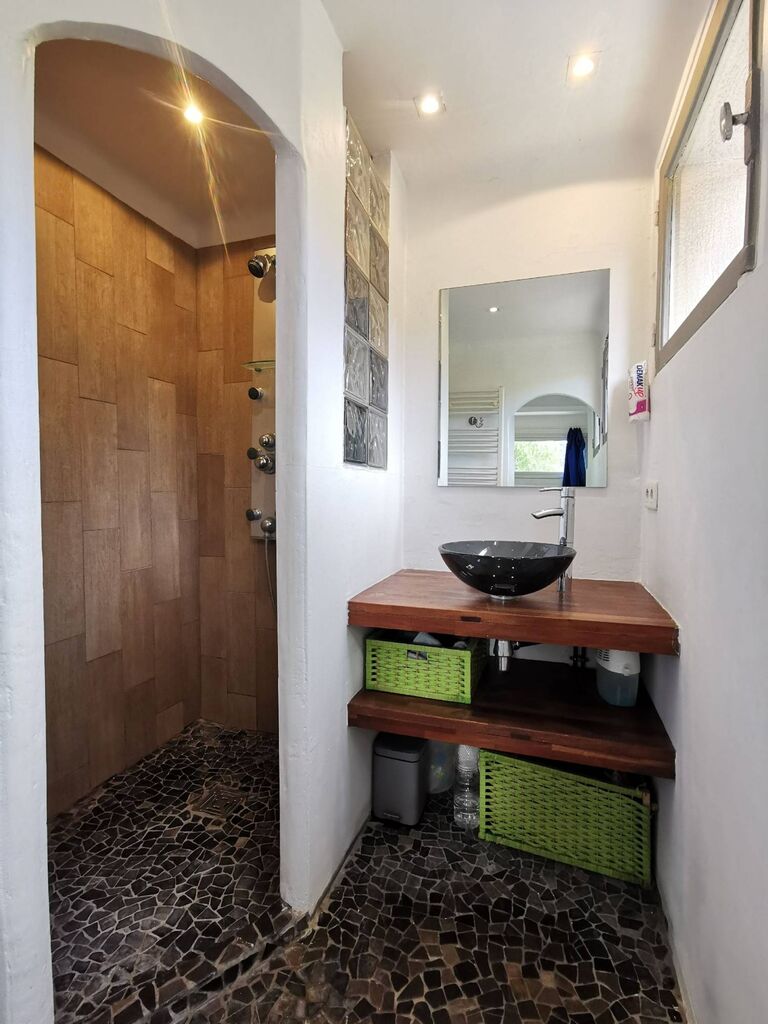 Vente appartement T2 Cassis avec loggia  dans résidence fermée avec parking proximité immédiate centre 