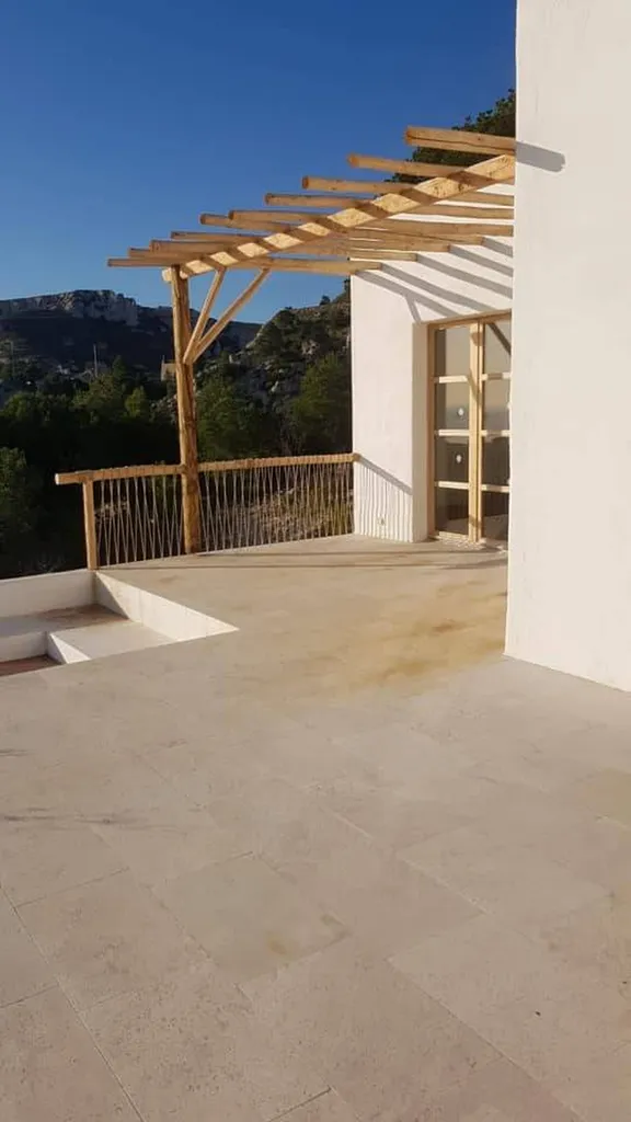 Pergola et gardes-corps en rondins de châtaignier avec codage en chanvre 2