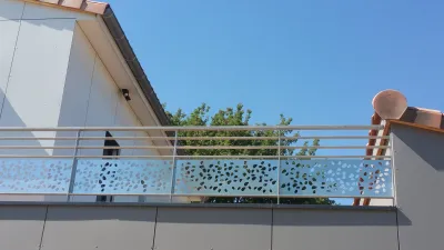 FABRICATION SUR MESURE ET POSE GARDE CORPS CONTEMPORAIN POUR MISE EN SECURITE  TERRASSE ROUSSET